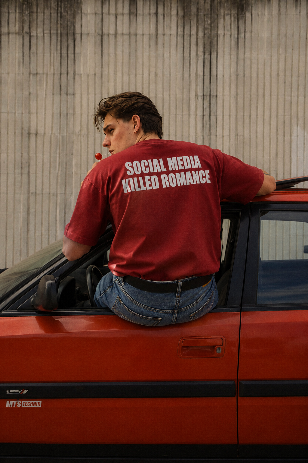 ROMANCE RED OVERSIZED TSHIRT